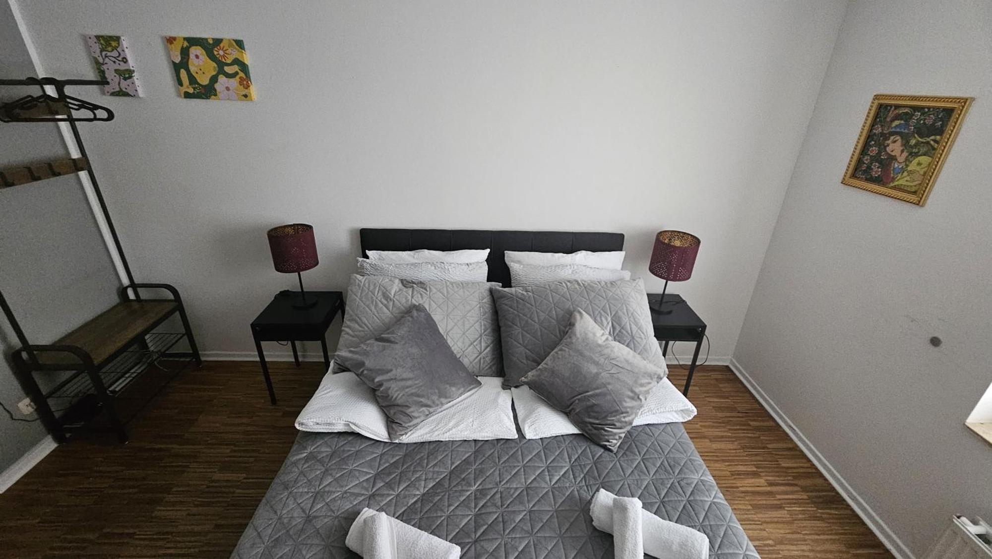 80 M2 Moderne Und Zentrale In Mit Eigenem Parkplatz *