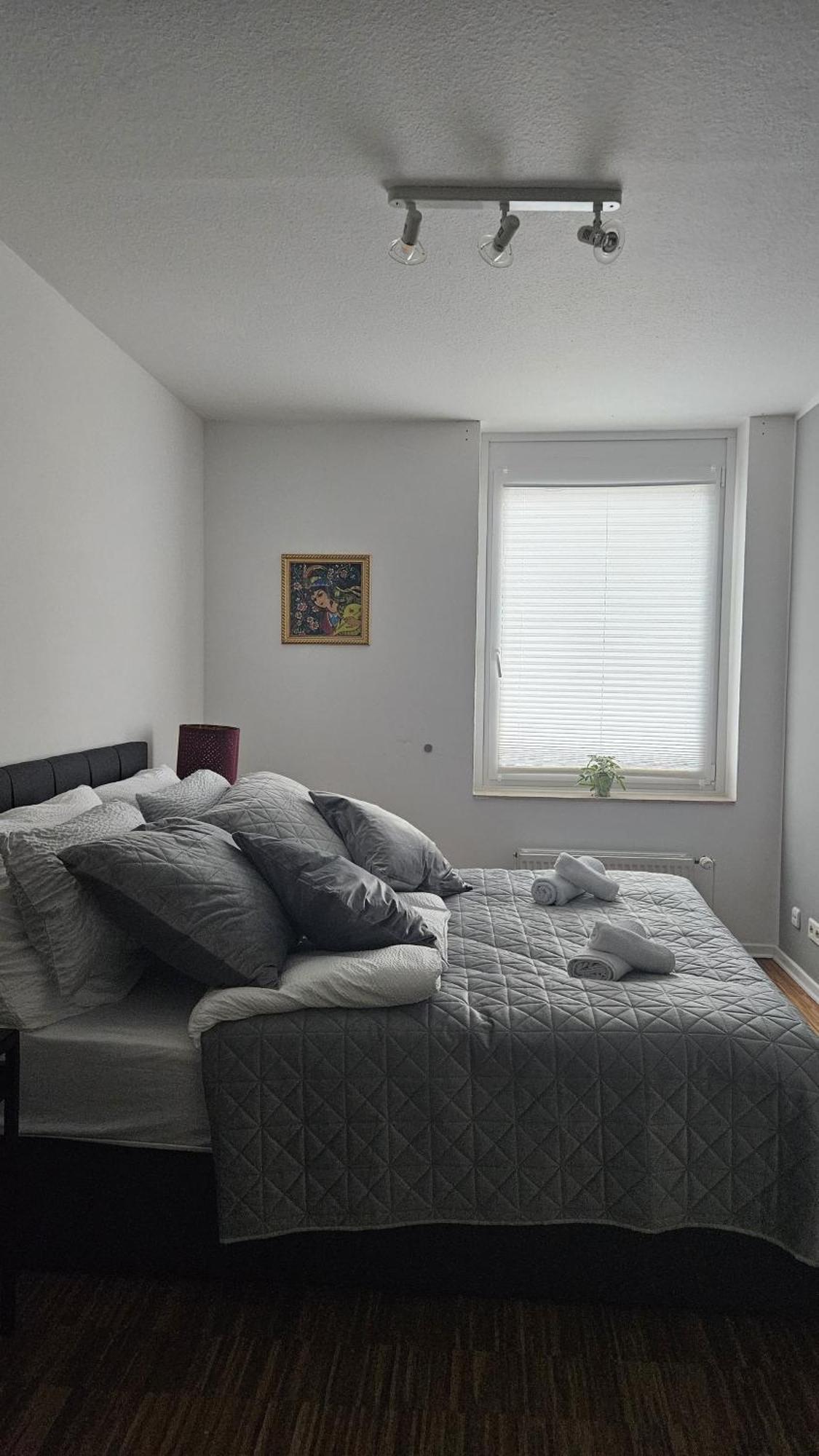 80 M2 Moderne Und Zentrale In Mit Eigenem Parkplatz Apartment *